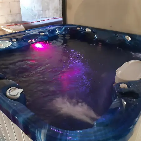 La Chapelle Aux Amoureux - Romantique Otel Ambrieres Les Vallees