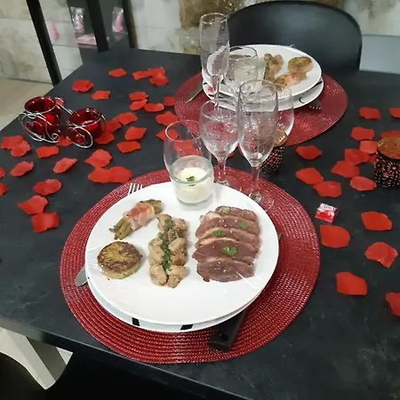 La Chapelle Aux Amoureux - Romantique Otel Ambrieres Les Vallees