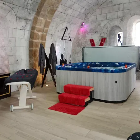 La Chapelle Aux Amoureux - Romantique Otel Ambrieres Les Vallees