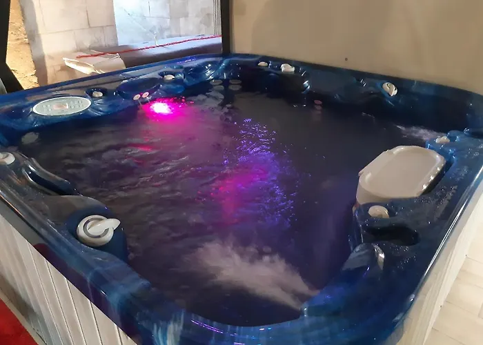 La Chapelle Aux Amoureux - Romantique Hotel Ambrieres Les Vallees