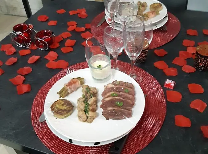 La Chapelle Aux Amoureux - Romantique Hotel Ambrieres Les Vallees