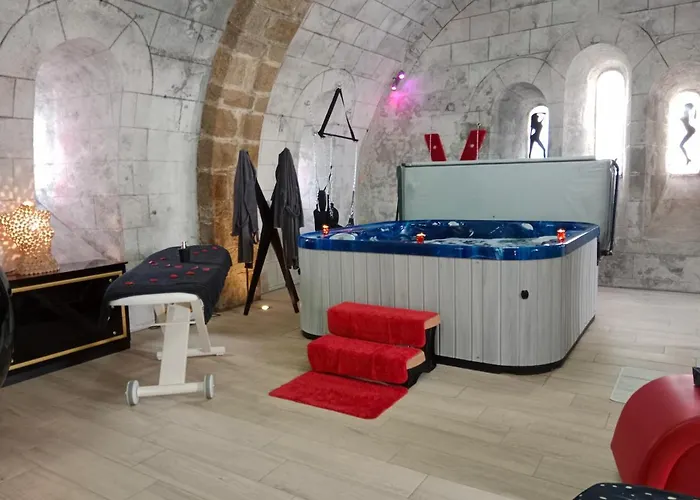 La Chapelle Aux Amoureux - Romantique Hotel Ambrieres Les Vallees